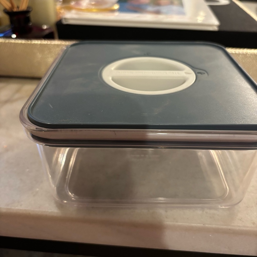 ❗️The Container Store Turn & Seal Airtight Food Storage Gray and Clear 30 oz - Picture 9 of 9